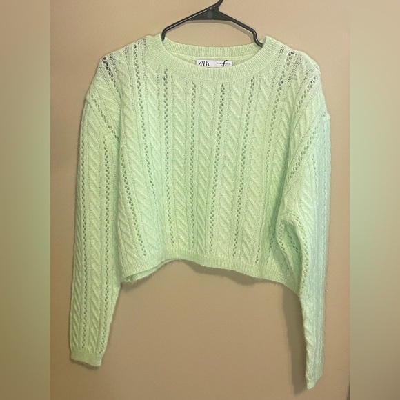 Zara wool/Alpaca crop knit sweater in light green.
Size medium, NWOT - Picture 10 of 10